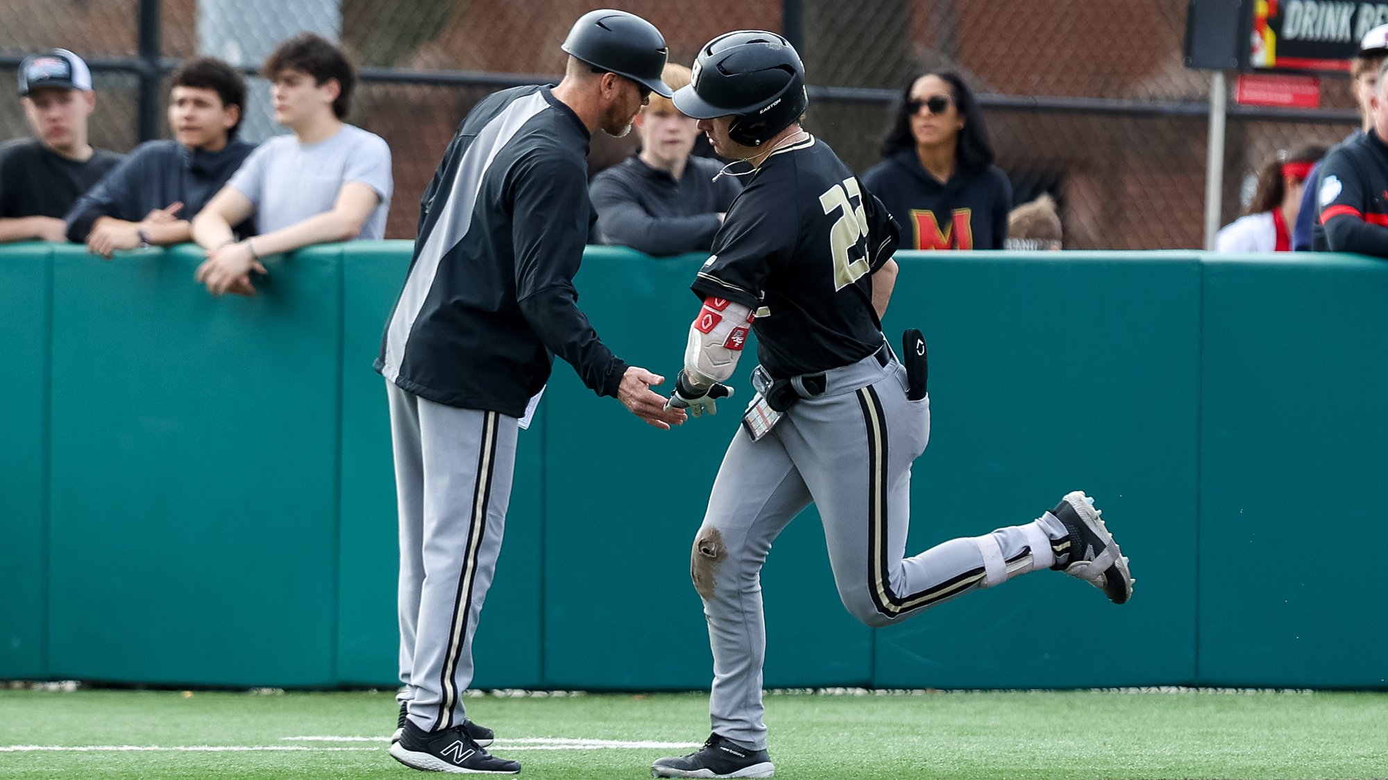 Baruch's grand slam lifts Bryant past Iona on Saturday