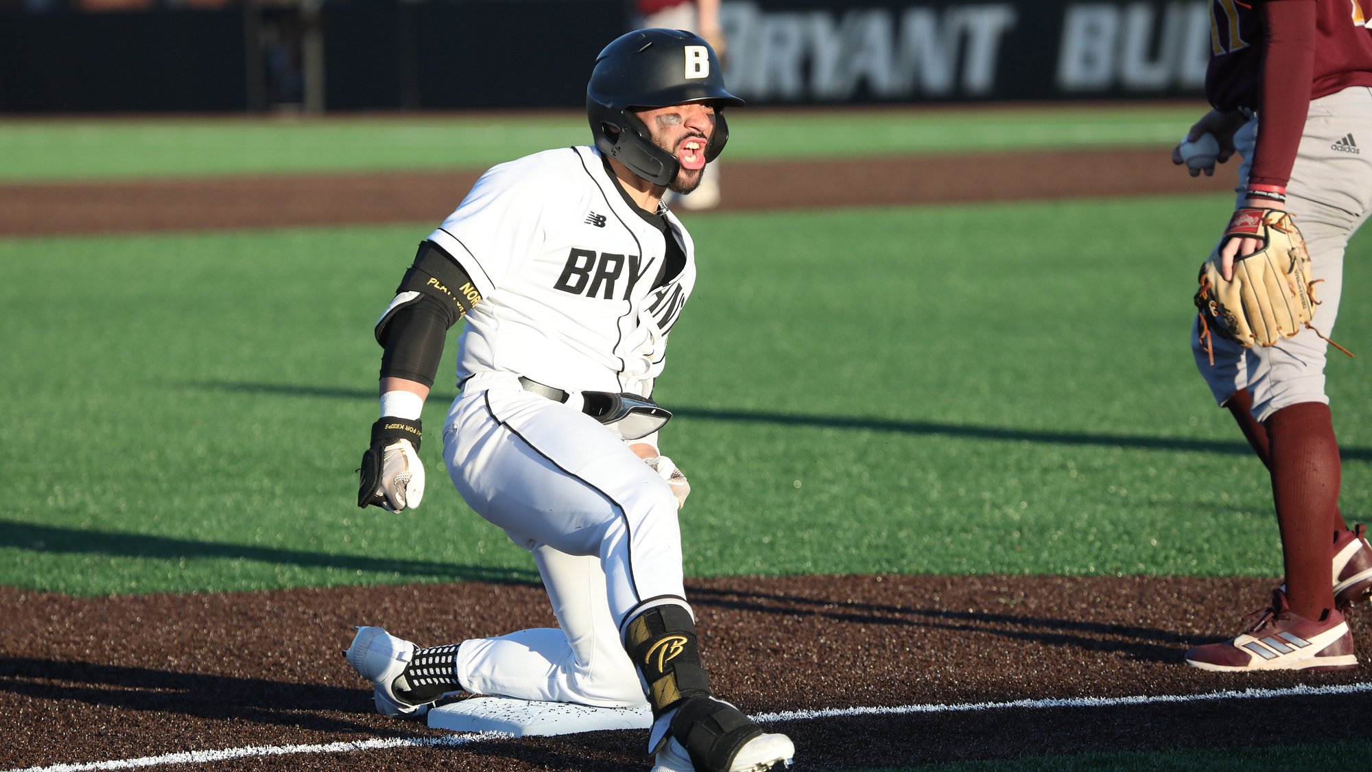 Bryant wins on walk-off wild pitch against Iona