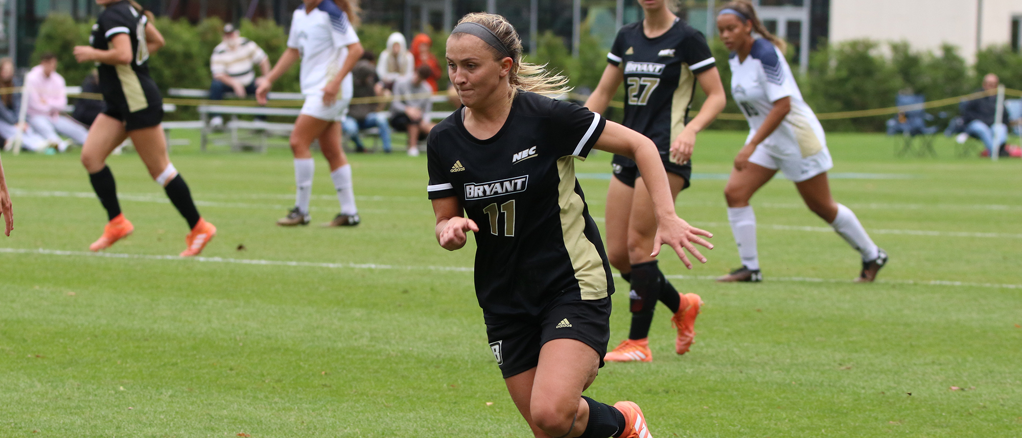 Manna's goal lifts Bryant past Wagner, 1-0