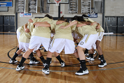 BULLDOGS LOOK TO UPSET SACRED HEART ON THURSDAY NIGHT IN THE CHACE CENTER, TIP-OFF 5 PM