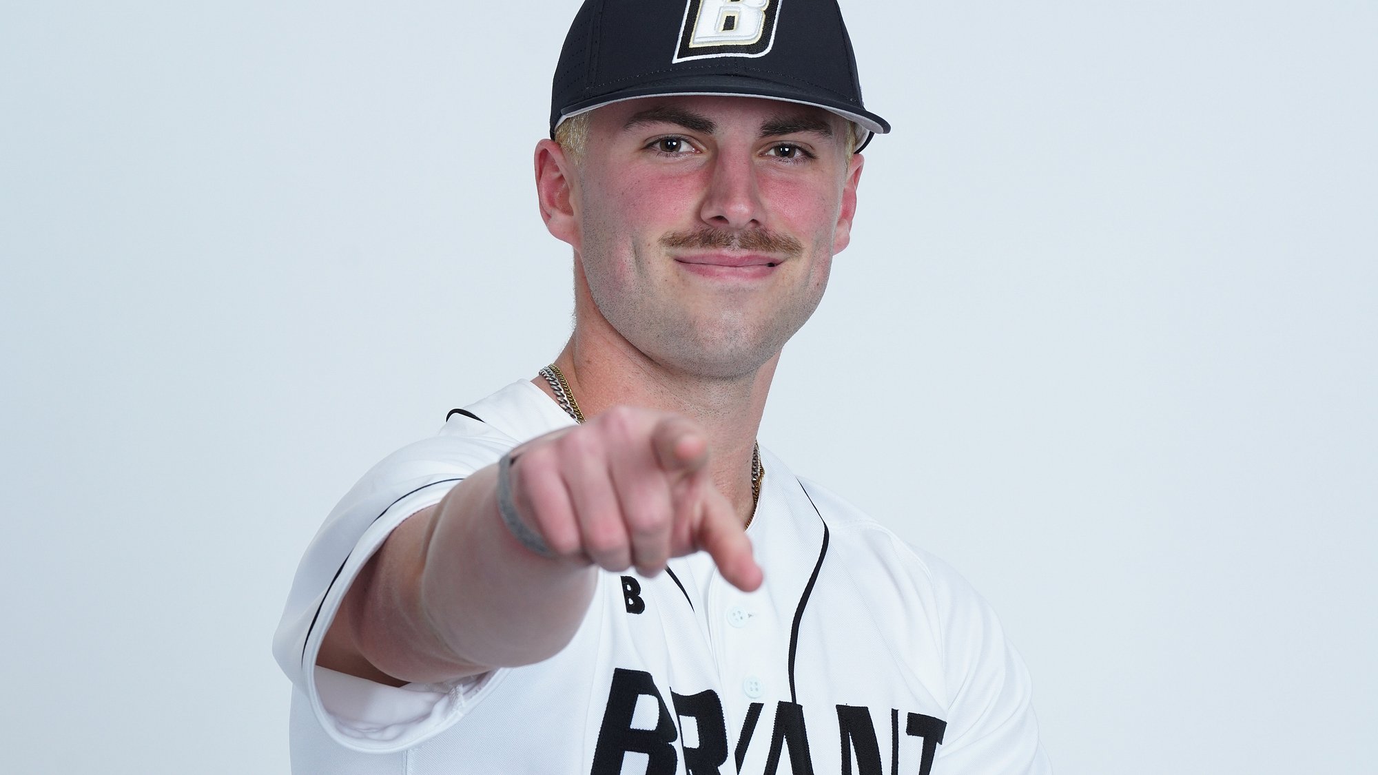 Bryant completes weekend sweep with DH sweep on Saturday