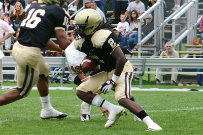 Bryant falls to Duquesne, 31-28
