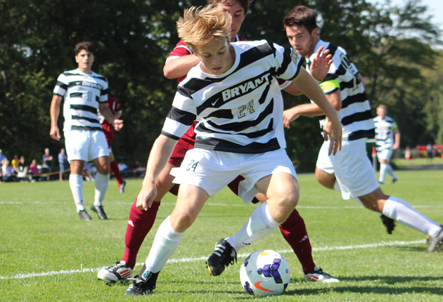 Men's soccer welcomes Holy Cross Saturday (1 pm)