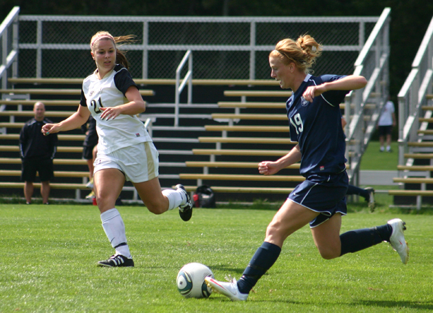 Women's soccer fights UNH to 0-0 draw