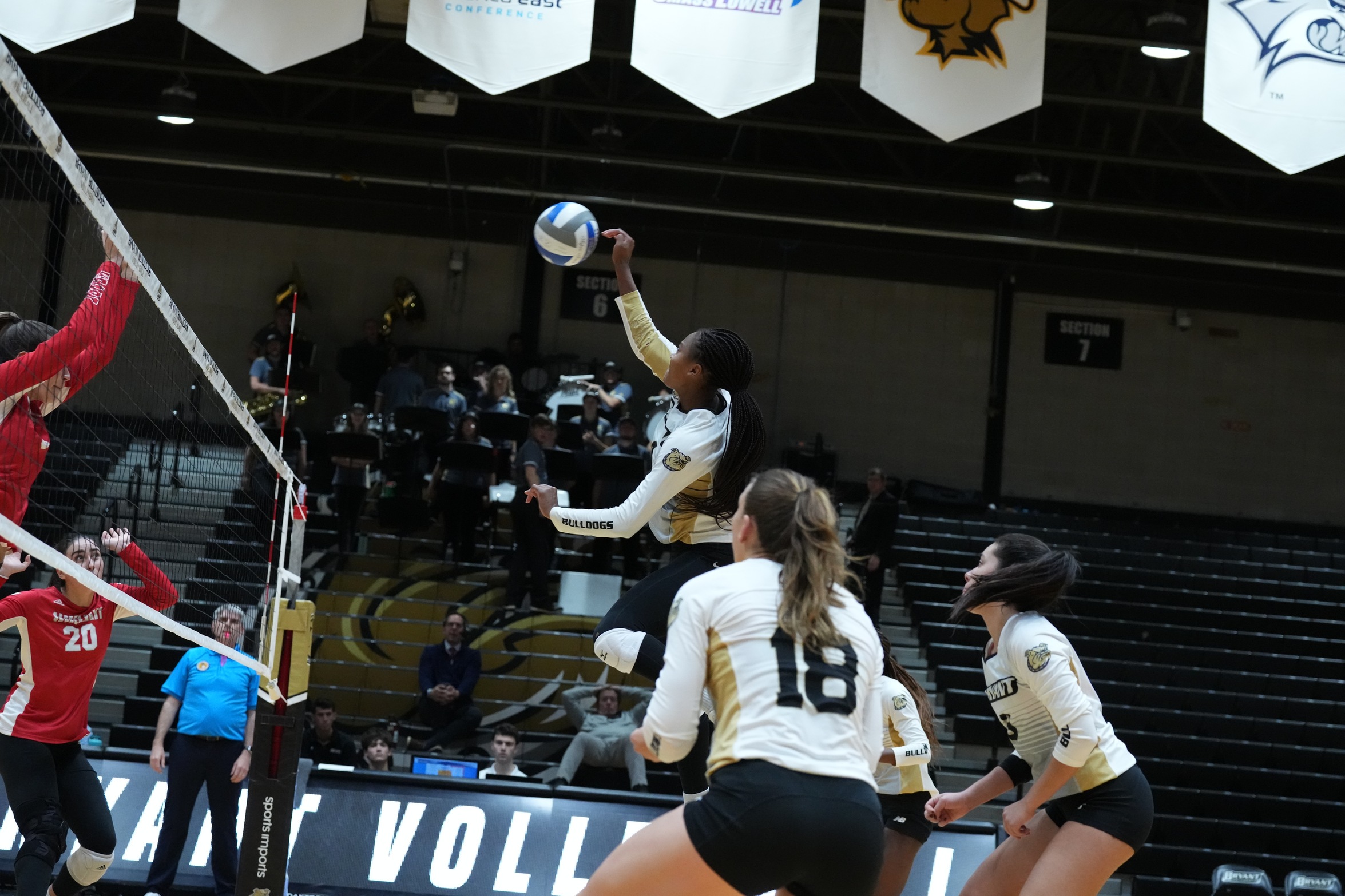 Dawgs defeat Sacred Heart for first five set victory of the season